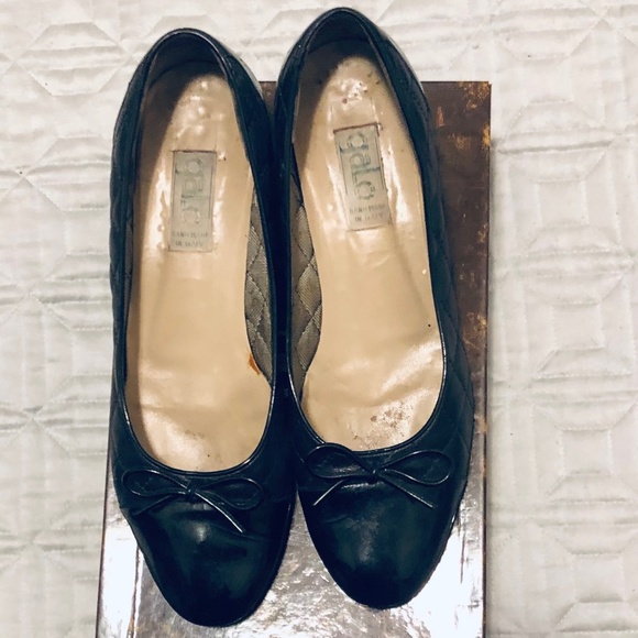 Handmade in Italy Quilted Leather Captoe Pumps - Picture 10 of 15